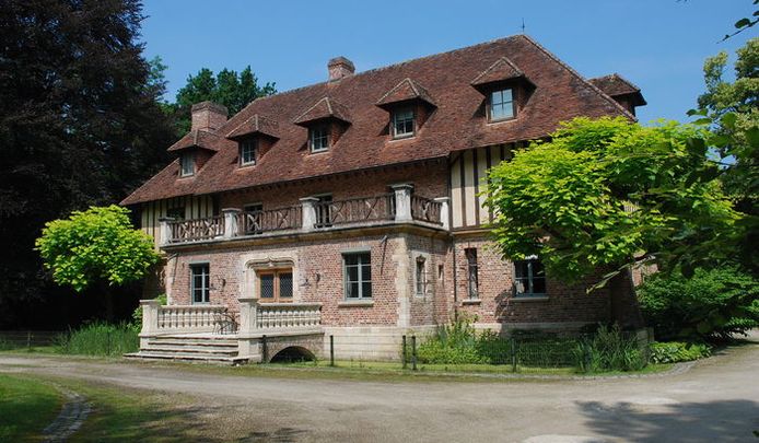 Koen en Valerie woonden tot afgelopen zomer met hun kinderen in dit landhuis.