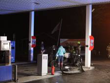 Auto botst op tankstation in Lunteren, traumahelikopter opgeroepen