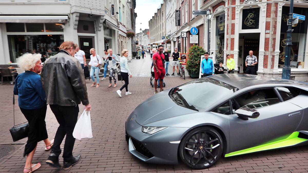 Lambo-lawaai YouTuber zorgt voor laaiende bewoners Breda | Show | AD.nl