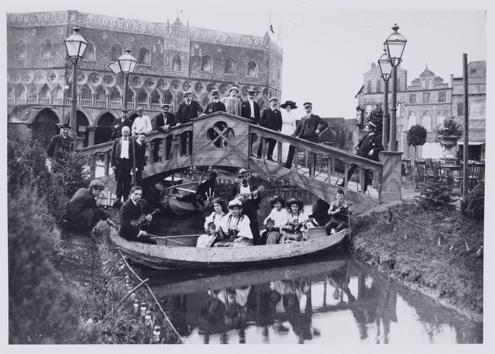 In 1909 vierde de stad het 100-jarige bestaan met een grote tentoonstelling Handel en Nijverheid, in Venetiaanse stijl.