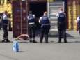 Drugsuithalers bellen zelf politie vanuit snikhete container: “We zitten opgesloten”