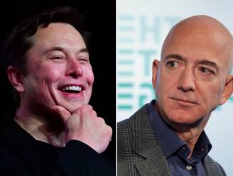 Elon Musk spot opnieuw met mede-miljardair Jeff Bezos: “Hij zou minder tijd in een jacuzzi moeten spenderen”