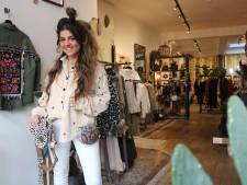 Bij Marieke's boetiek aan de Minrebroederstraat scoorden veel mannen een Valentijnscadeautje