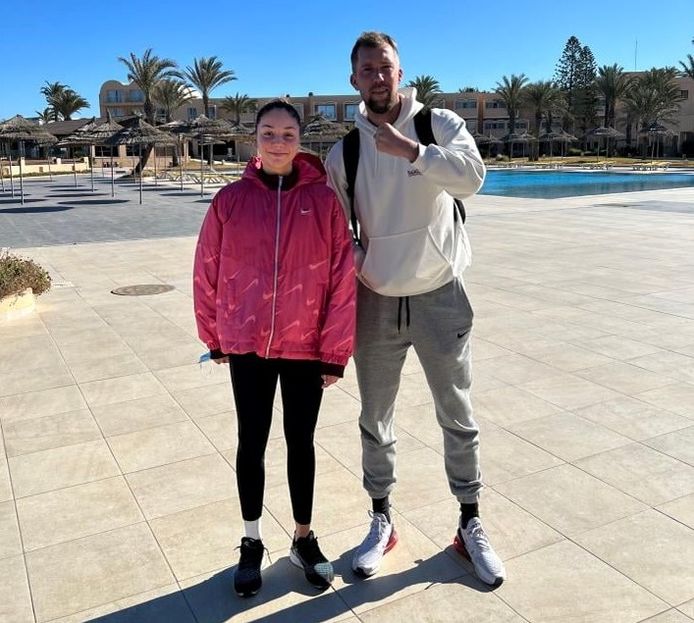 Sofia Costoulas en coach Rick Vleeshouwers in Monastir. De 16-jarige belofte ging na een zeer knappe week nipt onderuit in finale.