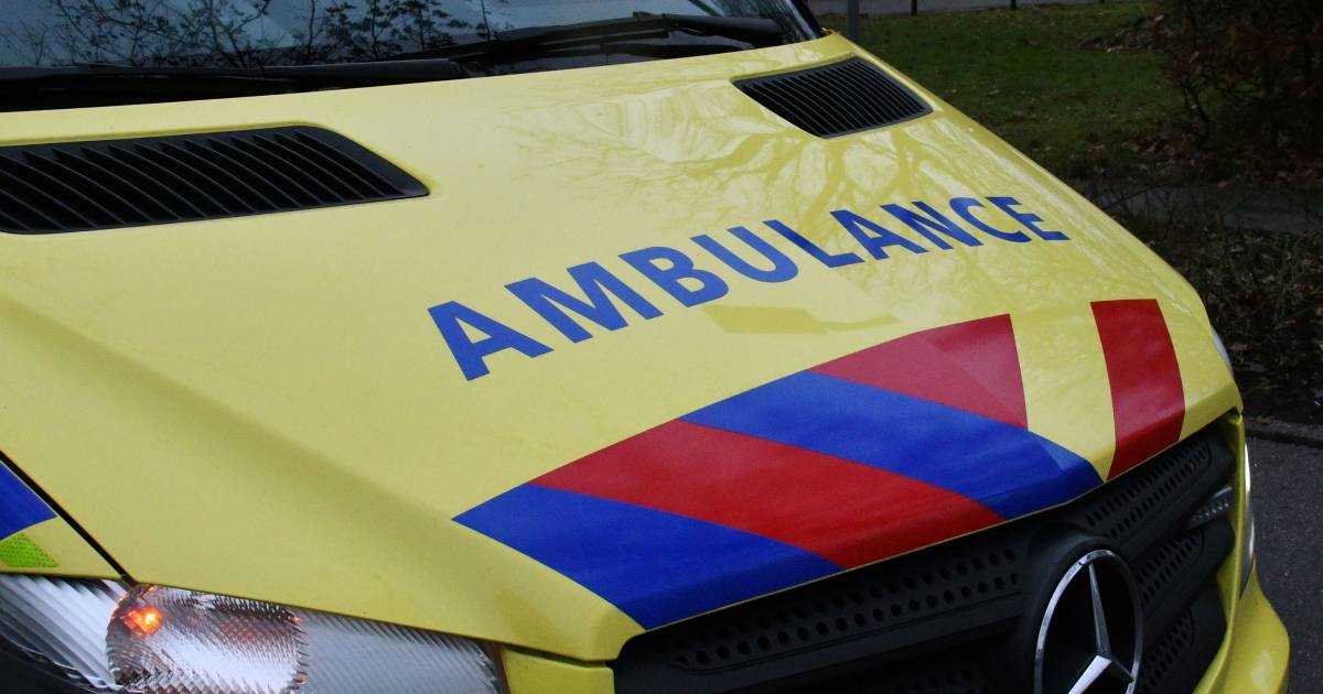 Motorrijder zwaargewond na botsing met auto in Pernis | 112 nieuws Rotterdam