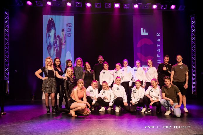 Een bont gezelschap zaterdagavond op het podium in Raalte, waar alle finalisten van Salland's Got Talent een slotakkoord verzorgden.