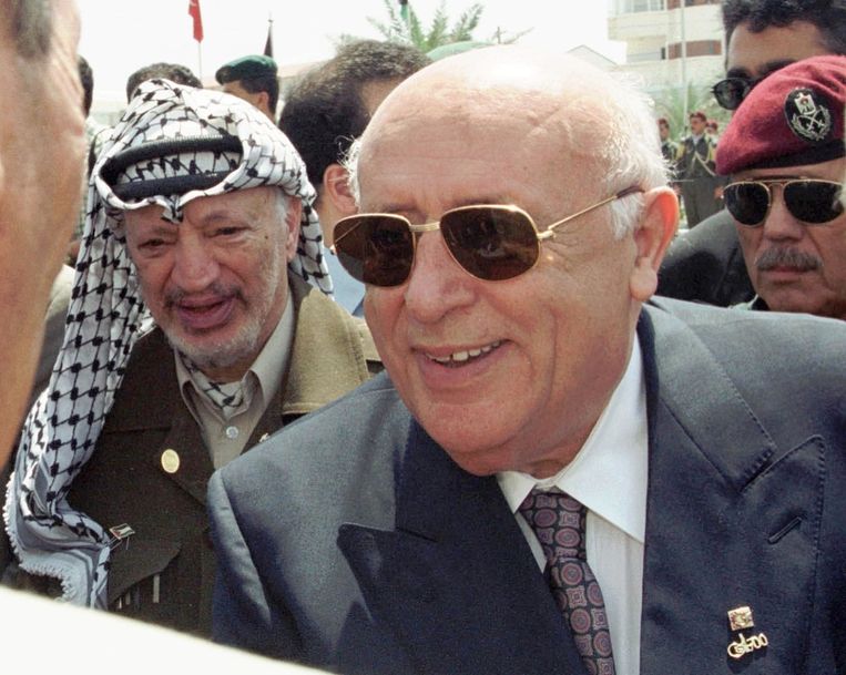 Demirel met de voormalige Palestijnse leider Yasser Arafat. Beeld afp
