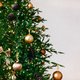 Zo lang mogelijk van je kerstboom genieten: zo doe je dat