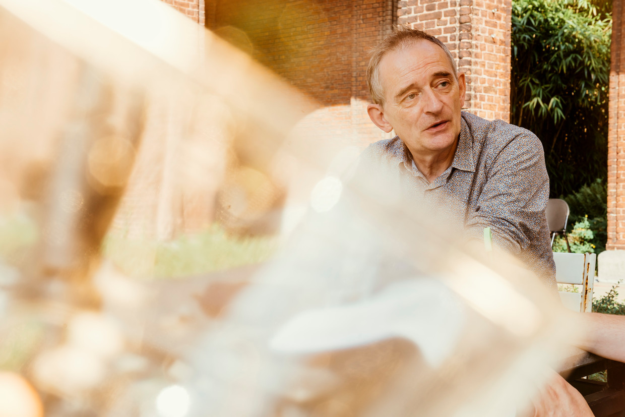 ‘Cruciaal lijkt me: overtuigt een boek? Het gaat in de openbare ruimte steeds meer om de mens achter het boek en minder om het kunstwerk.’ Beeld © Stefaan Temmerman