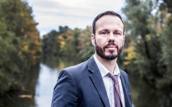 Hans Vandeweghe spreekt met advocaat Dimitri Dedecker: 