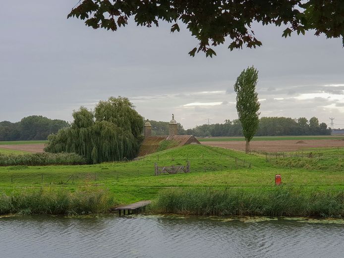 Ooit stonden meer torentjes op de verdedigingsdam bij Klundert.