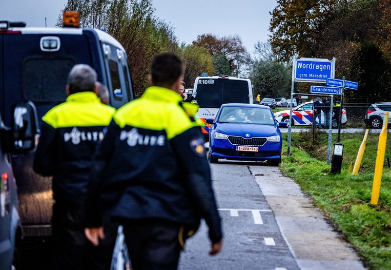 Politie op straat bij het Gelderse Wordragen. Oost-Nederland krijgt zo’n duizend agenten minder dan afgesproken.  Beeld ANP