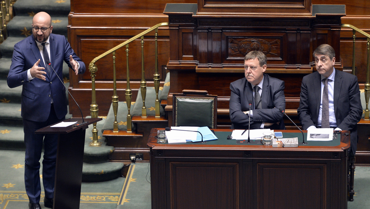 Premier Michel antwoordde in de Kamer op vragen van onder andere Olivier Maingain (Défi). Beeld BELGA