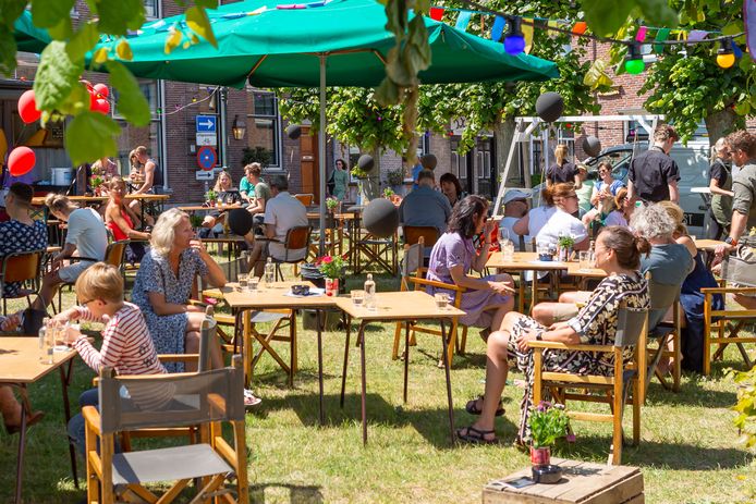Niets gezelliger dan bij mooi weer een terrasje pikken in Willemstad.