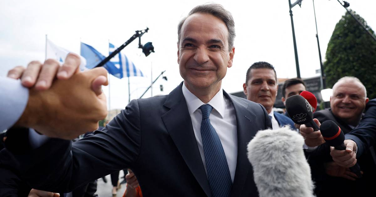 Il primo ministro greco Mitsotakis dichiara la vittoria dopo le elezioni, ma un secondo mandato non è immediato  al di fuori