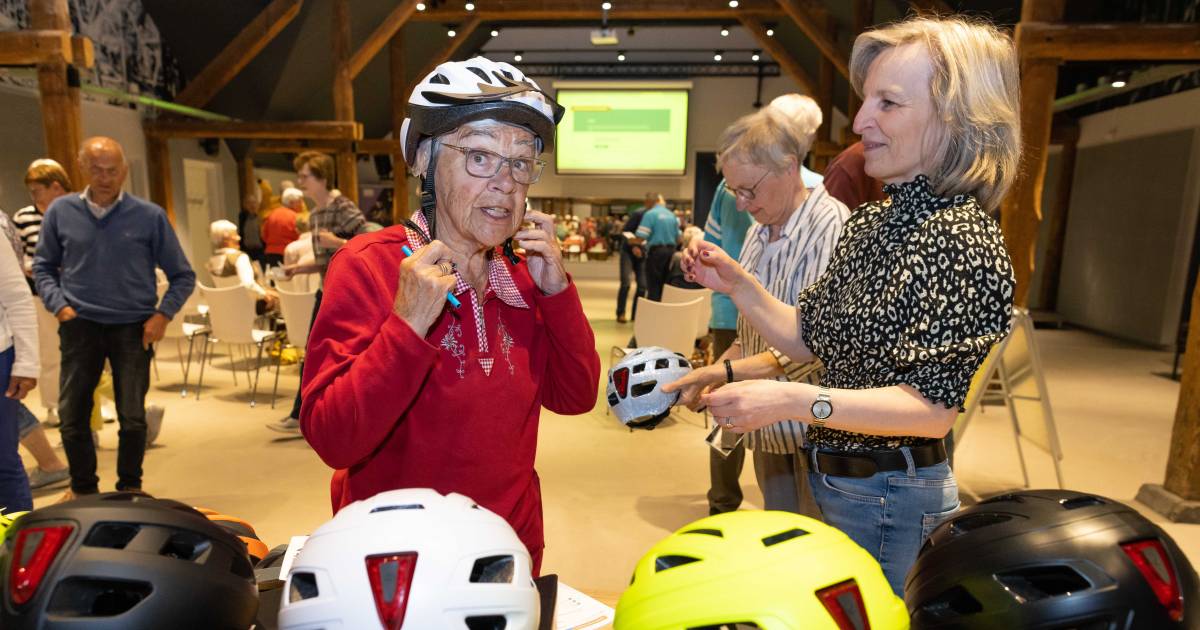 Sjan moest van geen fietshelm weten... tot ze na een botsing met een auto in het ziekenhuis belandde.