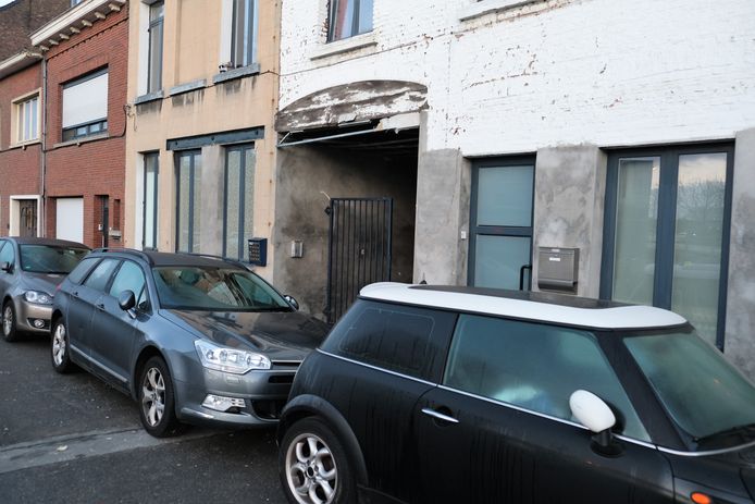 MECHELEN - Een explosief werd tot ontploffing gebracht in deze poort in de Zwartzustersberg.
