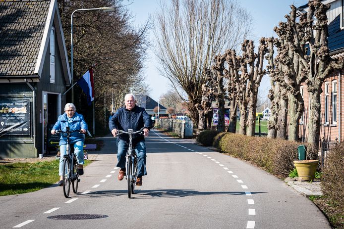 Fietsroute langs Aspergehof Noordam in Woubrugge.