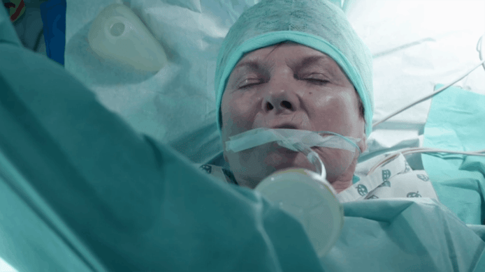 Zal Brigitte (Janine Bischops) de niertransplantatie overleven?