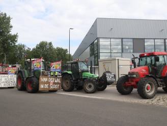 Blokkerende boeren vertrokken bij distributiecentrum van onlinesupermarkt Picnic in Utrecht