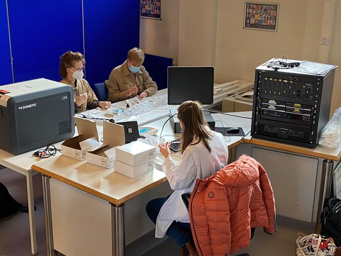 Een aparte plek waar de spuitjes worden voorbereid