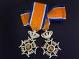Onderscheiding Lid in de Orde van Oranje-Nassau, voor heren (links) en dames (rechts).