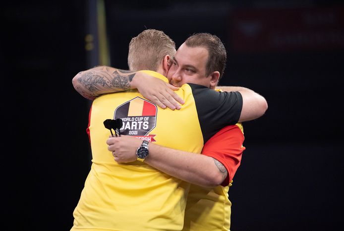 Dimitri van den Bergh en Kim Huybrechts namens België.