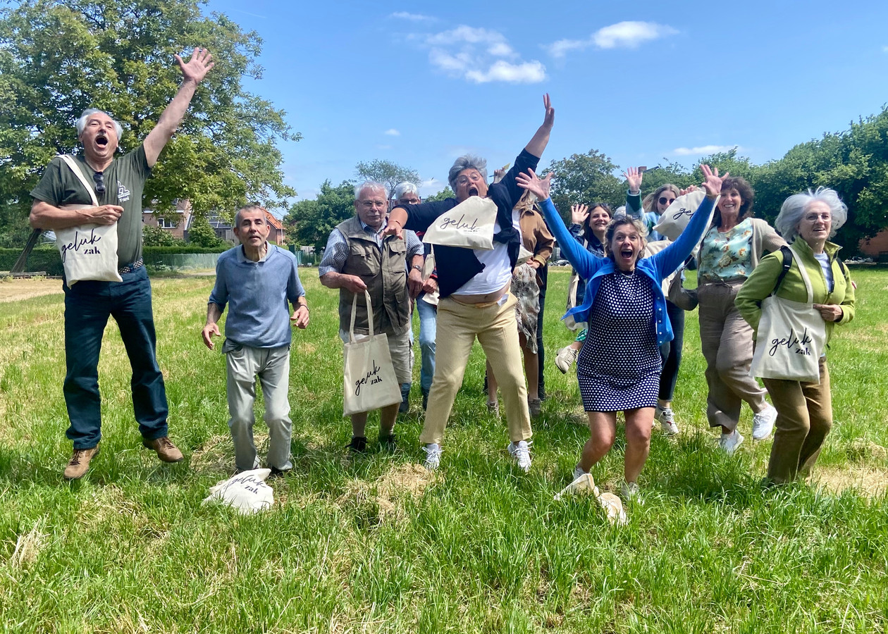 Wandelaars ontdekken hun geluk op Visbeekpad Foto hln.be