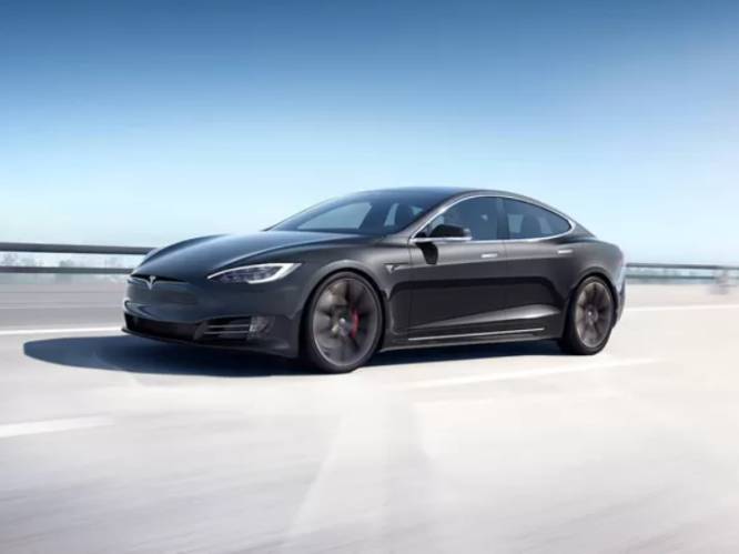 Tesla stelt snelste model ooit voor: in 2 seconden van 0 naar 100