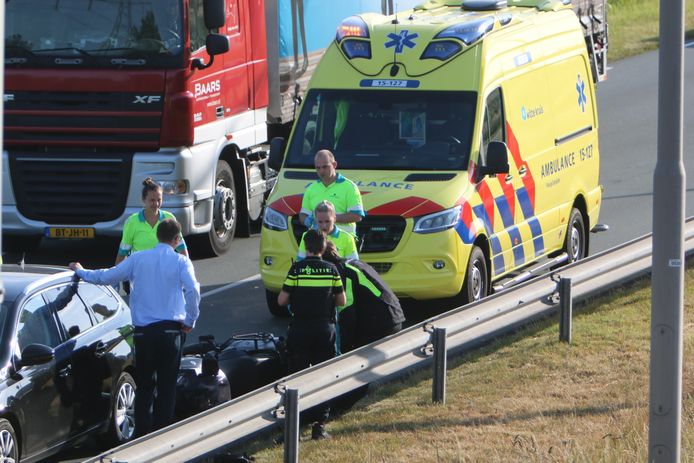 Op de Wippolderlaan(N211) ter hoogte van Wateringen is dinsdagochtend een motorrijder gewond geraakt.