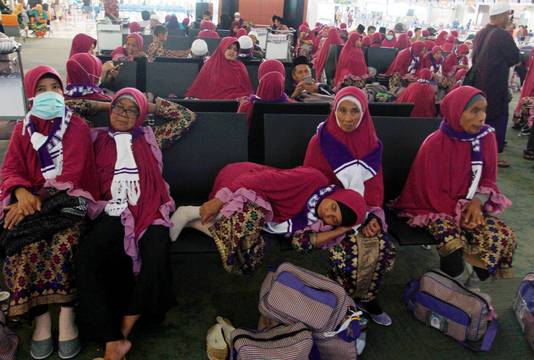 Zo'n 2.700 mensen wilden vertrekken op de internationale luchthaven van Jakarta, toen ze te horen kregen dat hun vlucht was afgelast.