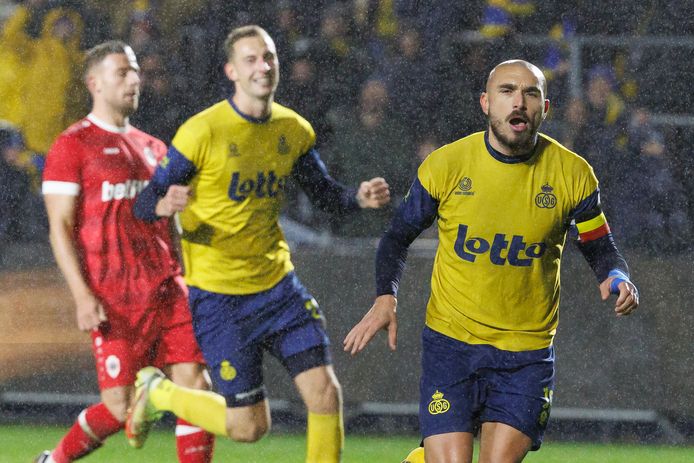 Teddy Teuma voelde zich kiplekker in de regen zondag tegen Antwerp: hij krikte zijn straffe statistieken op met een assist en een goal.