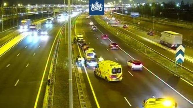 Kettingbotsing met acht auto's en ongeval bij Beneluxtunnel zorgen voor flinke files op A15
