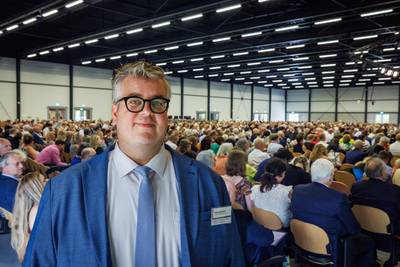‘Heb geduld’, zeggen duizenden Jehovah's Getuigen in Swifterbant: ‘In de rij bij de kassa, maar ook