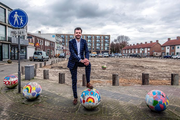Het Pater van den Elsenplein en omgeving: elf jaar geleden begon Berend de Vries eraan als wethouder, momenteel gaat het op de schop. ,,Buurtbewoners verloren soms het geloof, je moet volhouden."