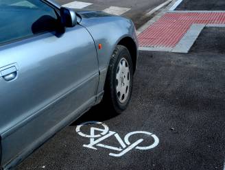 Eén op de vijf Belgen parkeert soms op het fietspad