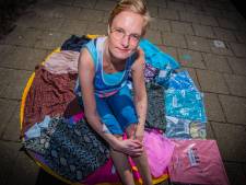 Evelyn schaamde zich kapot toen ze op Twitter om kleren vroeg