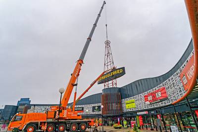 Bouwers werken aan Kentucky Fried Chicken maar slopen ook zuil Woonboulevard, wat gebeurt hier?