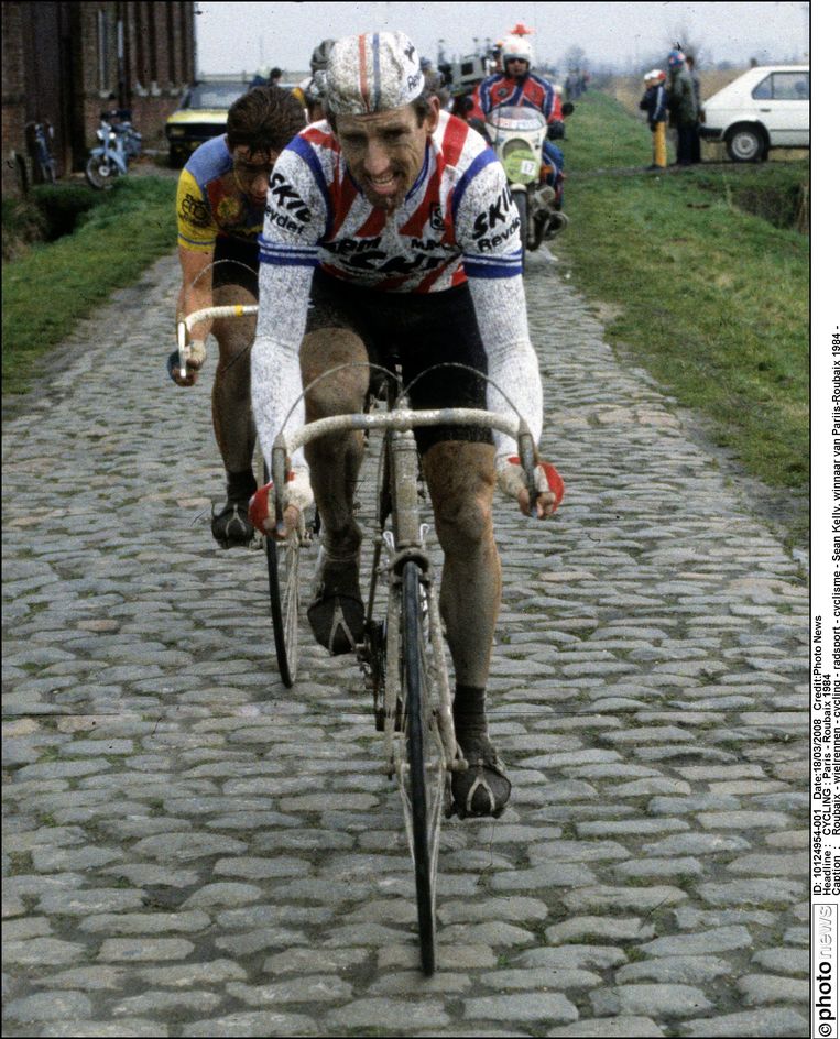 Sean Kelly: ‘Ik heb me nooit slechter gevoeld dan de dag na mijn winst in ’84. Ik was gedehydra­teerd, maar durfde niks te drinken omdat plassen zoveel pijn deed.’ Beeld Photo News