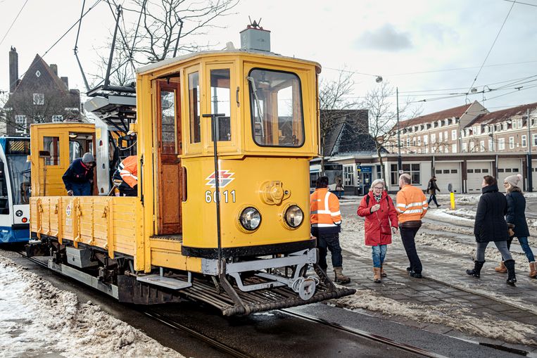 109-jarig werkpaard maakt Amsterdamse tramsporen ijsvrij