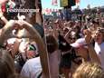 KIJK. Bus vol fans wipt op en neer op de muziek van Florence + The Machine, als steun aan zangeres die moest afzeggen