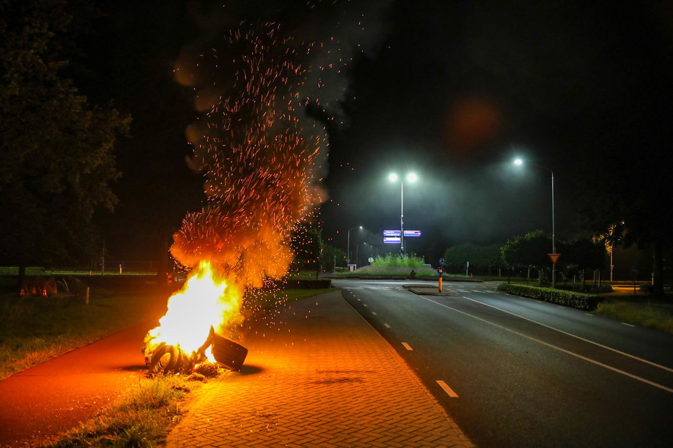 Politie arresteert eerste tien boeren, groot team speurt naar meer ...