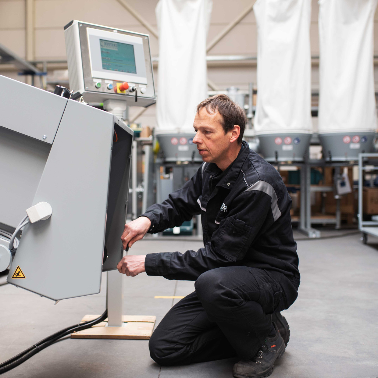 Seorang karyawan Royal Dutch Kusters Engineering.  Foto oleh Sabine Van Wikim