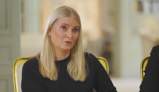 ‘Op de laatste dag bracht hij me in een onveilige situatie’: Noorse kroonprinses Mette-Marit spreekt voor het eerst over banden met Epstein
