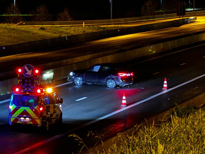 Twee gewonden bij nachtelijk ongeval op A11 in Brugge
