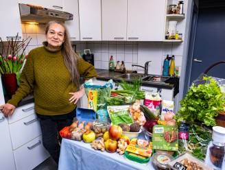 Kristel (58) werkt in vroege en late shiften én woont alleen: hoe pakt ze haar eetbudget aan? “Aan twee maaltijden per dag heb ik genoeg”