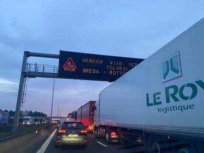 Files op de Antwerpse Ring: defecte vrachtwagen en gat in de rijbaan zorgen voor moeilijke ochtendspits