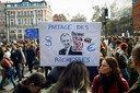 Franse demonstranten in Toulouse uiten hun kritiek op het buitensporige vermogen van Bernard Arnault.