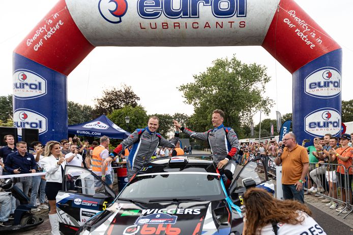 Bernhard ten Brinke and navigator Davy Terry celebrate the victory.