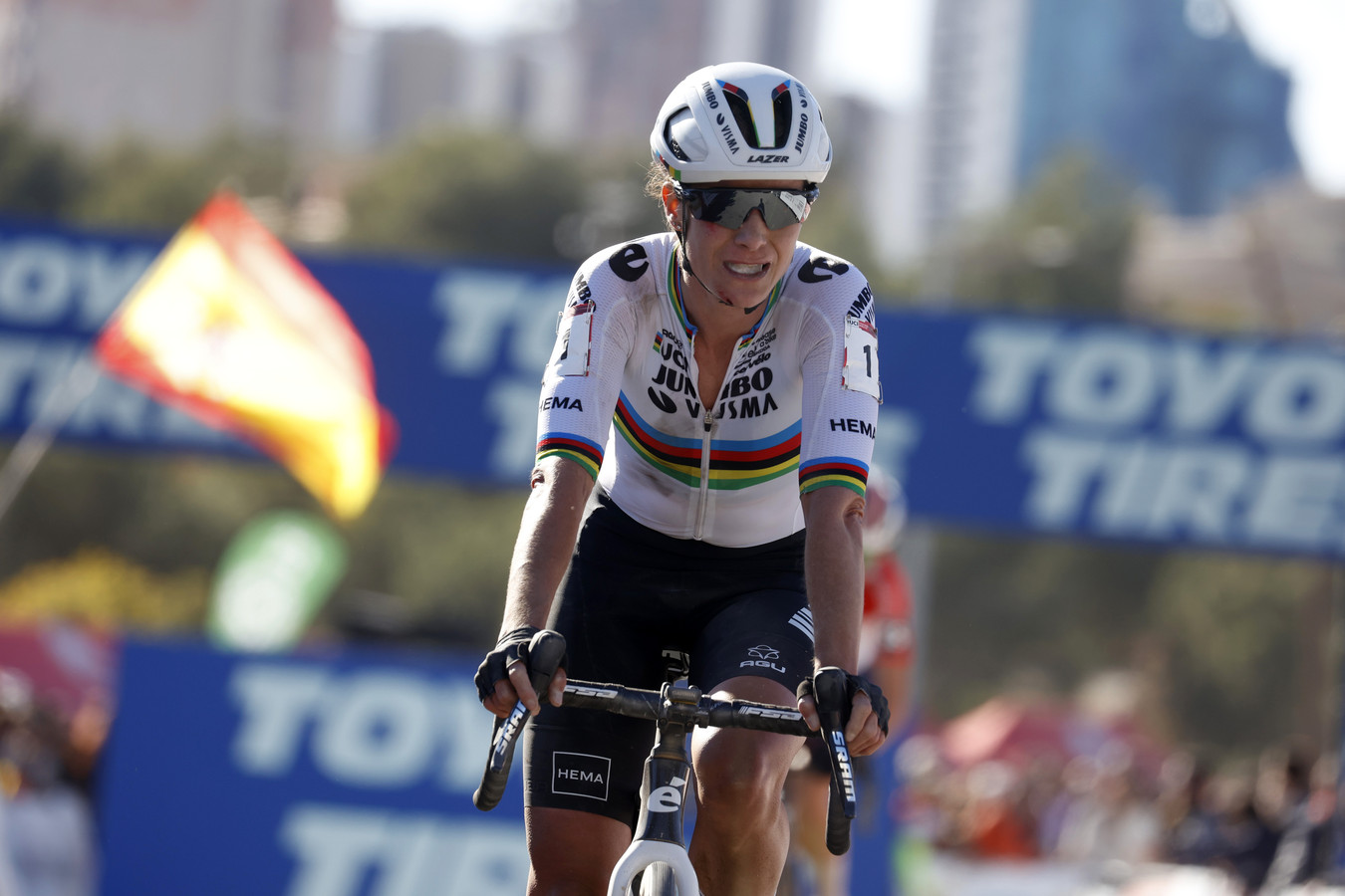 Marianne Vos kan titel op WK veldrijden niet verdedigen door vernauwing